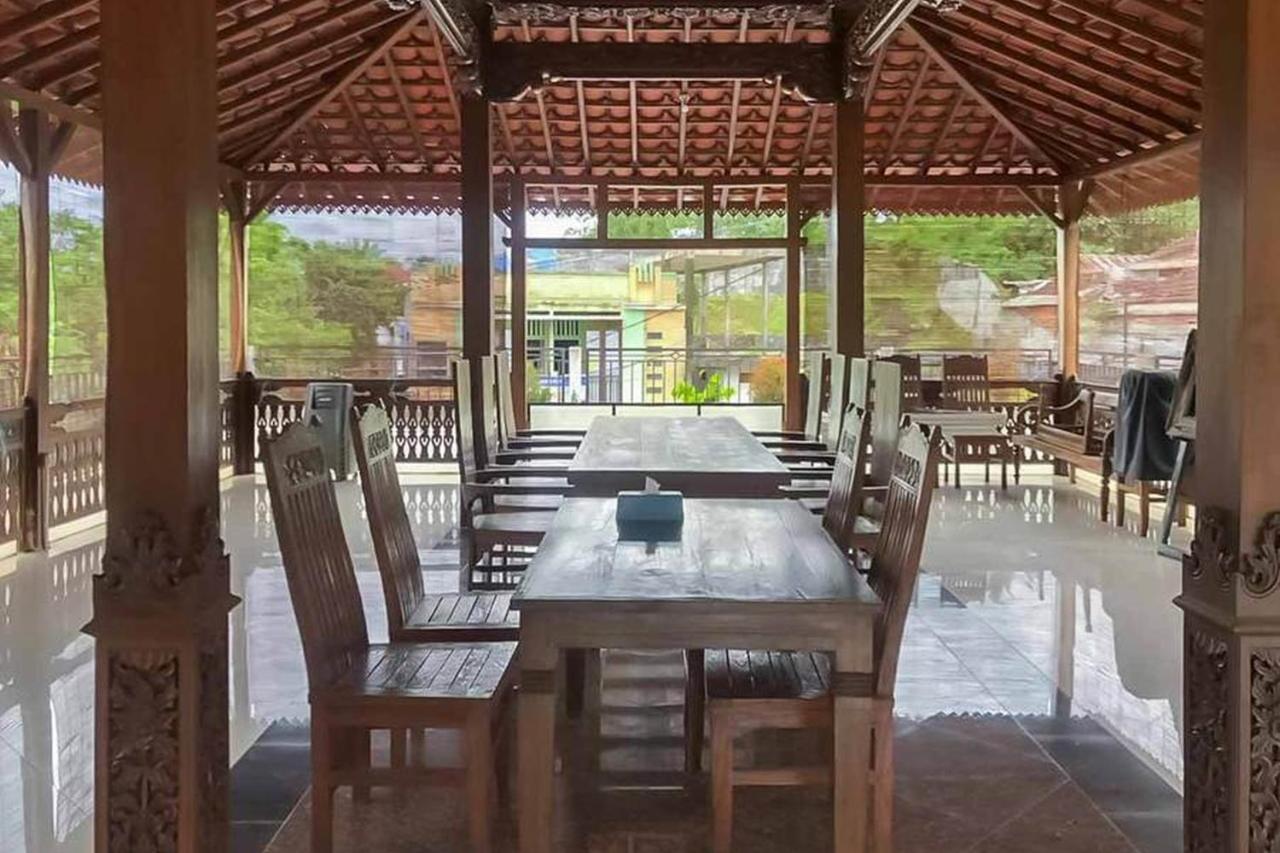 ホテル Malang Hill Syariah Redpartner エクステリア 写真