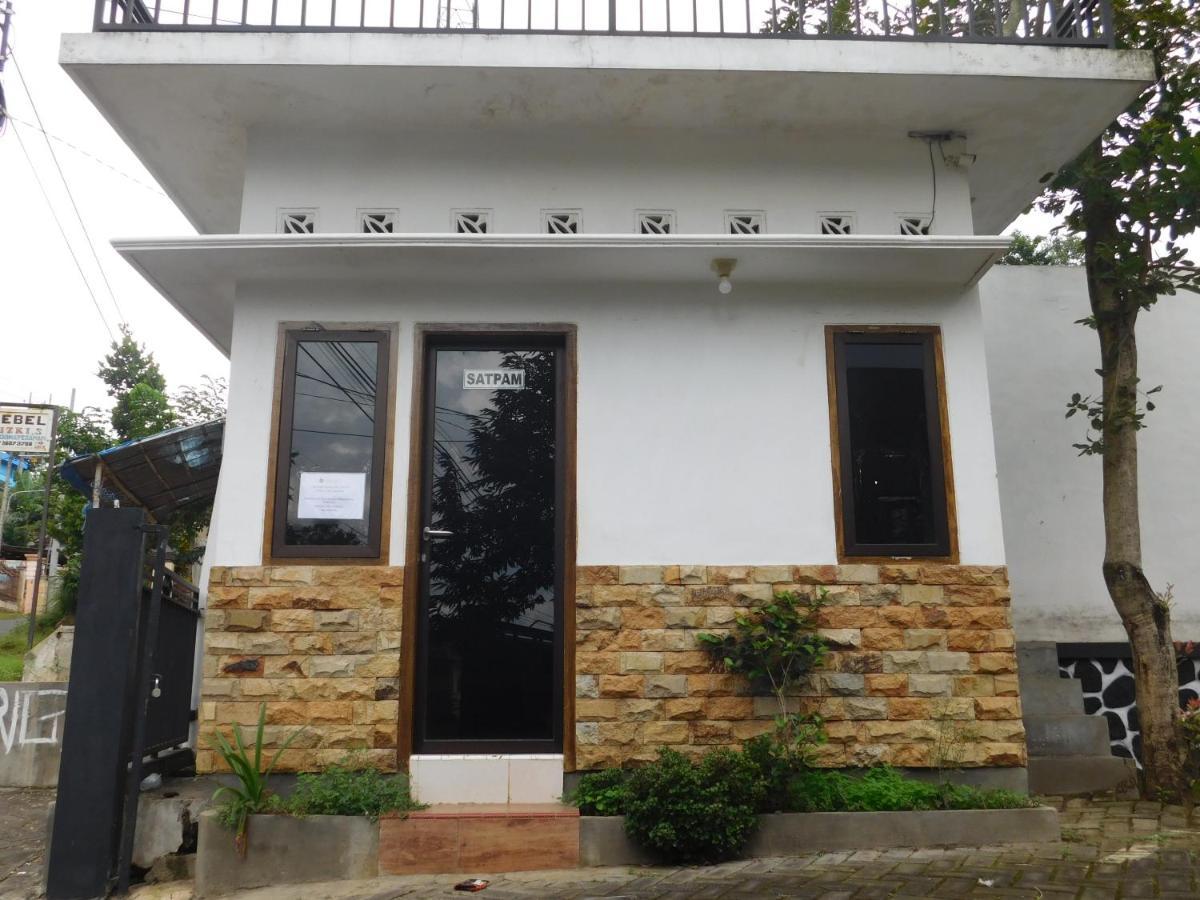 ホテル Malang Hill Syariah Redpartner エクステリア 写真